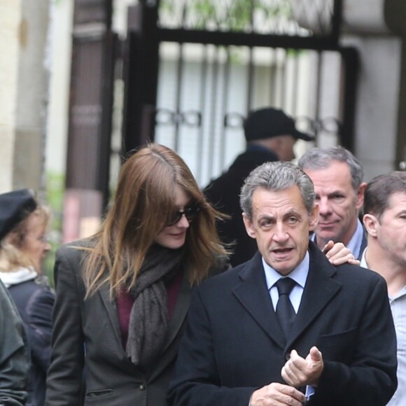 Nicolas Sarkozy et sa femme Carla Bruni-Sarkozy ont voté pour le second tour de l'élection présidentielle au lycée La Fontaine à Paris le 7 mai 2017.