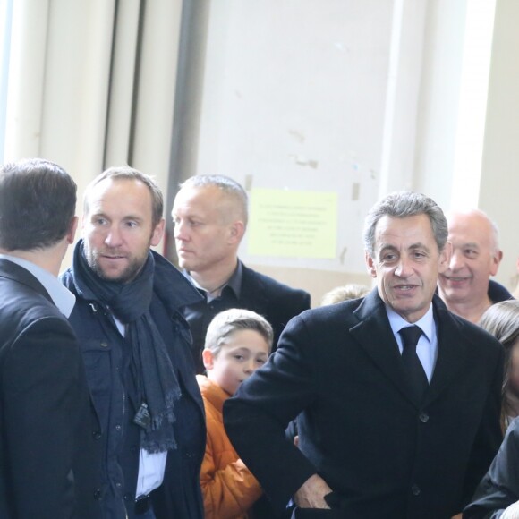 Nicolas Sarkozy et sa femme Carla Bruni-Sarkozy ont voté pour le second tour de l'élection présidentielle au lycée La Fontaine à Paris le 7 mai 2017.