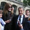 Nicolas Sarkozy et sa femme Carla Bruni-Sarkozy ont voté pour le second tour de l'élection présidentielle au lycée La Fontaine à Paris le 7 mai 2017.