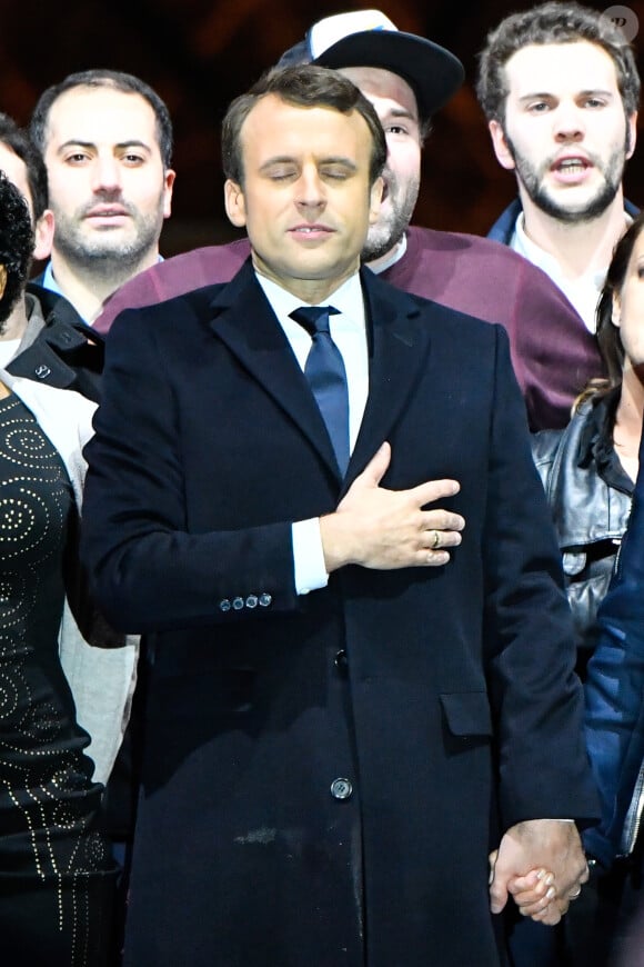 Emmanuel Macron - Le président-élu, Emmanuel Macron, prononce son discours devant la pyramide au musée du Louvre à Paris, après sa victoire lors du deuxième tour de l'élection présidentielle le 7 mai 2017.