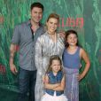 Jodie Sweetin, son fiancé Justin Hodak et ses filles Zoie Laurel May Herpin et Beatrix Carlin Sweetin Coyle lors de la première de "Kubo and the Two Strings" à Universal City, le 14 août 2016.