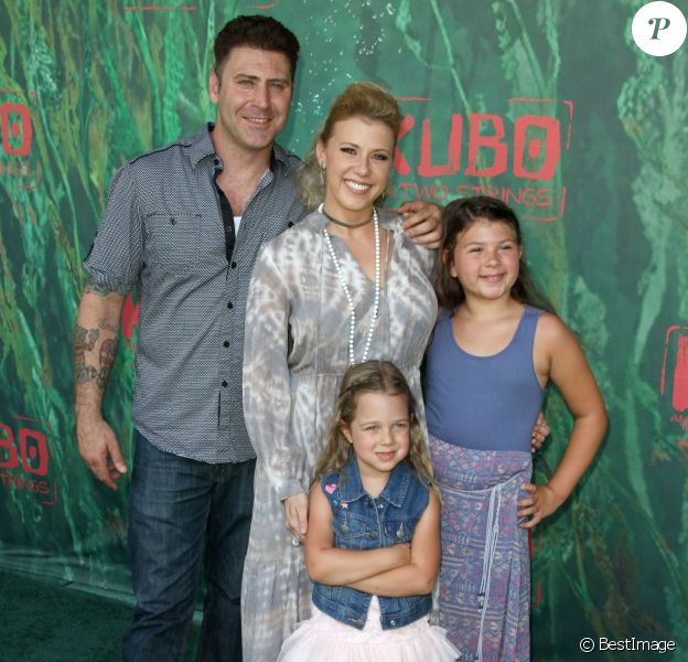 Jodie Sweetin, son fiancé Justin Hodak et ses filles Zoie Laurel May Herpin et Beatrix Carlin Sweetin Coyle lors de la première de "Kubo and the Two Strings" à Universal City, le 14 août 2016.