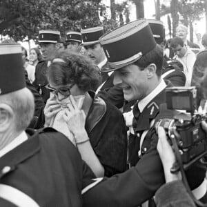 Isabelle Adjani entourée de policiers à Cannes en 1983.