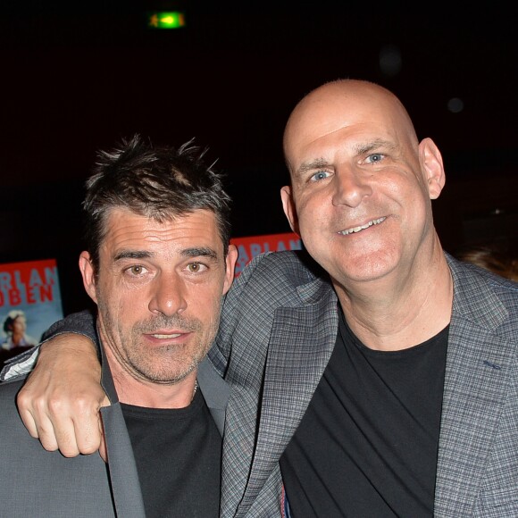 Harlan Coben et Thierry Neuvic - Photocall de la série "Juste un regard", adaptation du roman à succès de l'écrivain H. Coben, au cinéma Gaumont Champs-Elysées Marignan à Paris, France, le 11 mai 2017. © Veeren/Bestimage