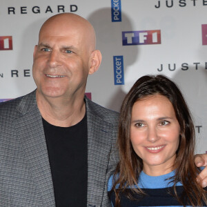 Harlan Coben, Virginie Ledoyen et Thierry Neuvic - Photocall de la série "Juste un regard", adaptation du roman à succès de l'écrivain H. Coben, au cinéma Gaumont Champs-Elysées Marignan à Paris, France, le 11 mai 2017. © Veeren/Bestimage