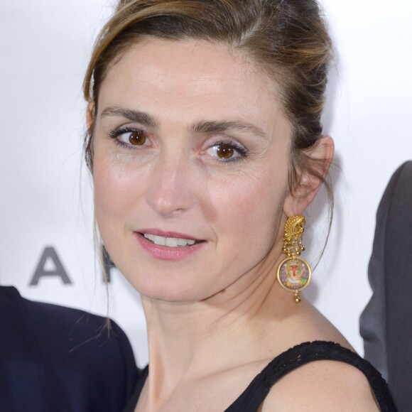 Julie Gayet - Photocall de la série "Juste un regard", adaptation du roman à succès de l'écrivain H. Coben, au cinéma Gaumont Champs-Elysées Marignan à Paris, France, le 11 mai 2017