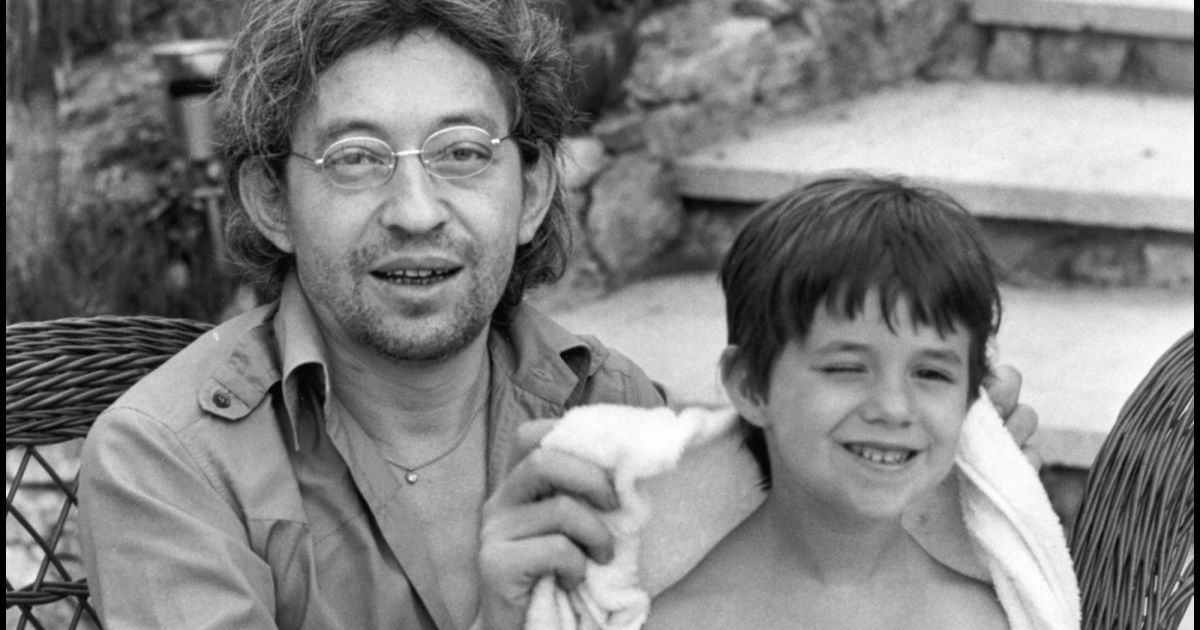 Serge et Charlotte Gainsbourg à SaintTropez en 1977 Purepeople