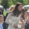 Catherine (Kate) Middleton, duchesse de Cambridge accueille les enfants de ceux qui sont morts au service des Forces armées lors d'une une fête au palais de Buckingham à Londres le 13 mai 2017.