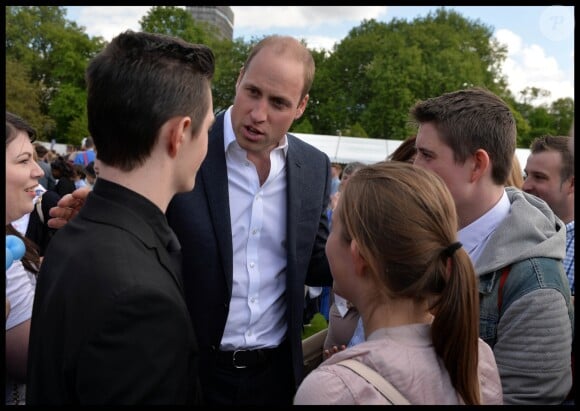 Le prince William, duc de Cambridge accueille les enfants de ceux qui sont morts au service des Forces armées lors d'une une fête à Buckingham à londres le 13 mai 2017.
