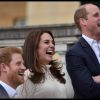 Le prince William, duc de Cambridge, Catherine (Kate) Middleton, duchesse de Cambridge, et le prince Harry accueillent les enfants de ceux qui sont morts au service des Forces armées lors d'une une fête au palais de Buckingham à Londres le 13 mai 2017.