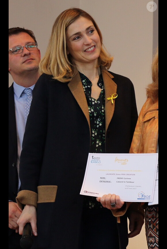 Exclusif - Julie Gayet marraine du 1er forum "Femmes entrepreneurs du Cotentin" à Cherbourg, France, le 7 mars 2017. © Celia Caradec/La Manche Libre/Bestimage