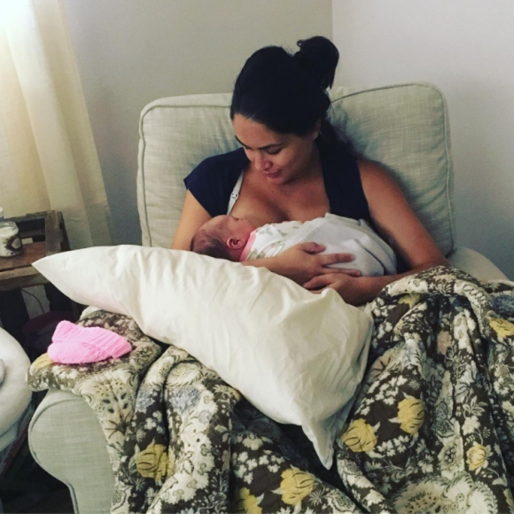 Bryan Danielson (Daniel Bryan dans la WWE) et sa femme Brie Bella (Diva de la WWE) sont devenus parents d'une petite fille le 9 mai 2017. Photo Instagram Bryan Danielson.