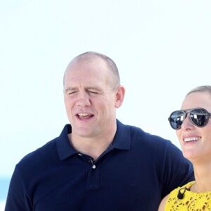 Zara Phillips et son mari Mike Tindall assistant à la course "Magic Millions" en présence de leur fille Mia sur la plage de Gold Coast dans le Queensland en Australie le 10 janvier 2017. Deux semaines plus tôt, on apprenait la fausse couche de la fille de la princesse Anne, qui attendait un deuxième enfant.