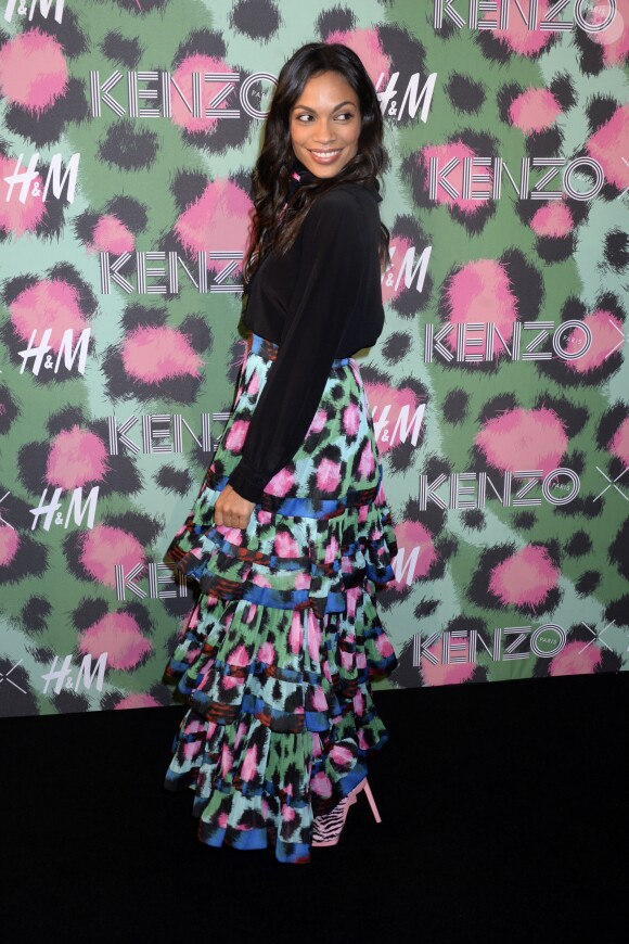 Rosario Dawson lors du lancement de la collection capsule Kenzo pour H&M ''Kenzo x H&M'' au Pier 36 à New York, le 19 octobre 2016. © Future-Image via ZUMA Press/Bestimage