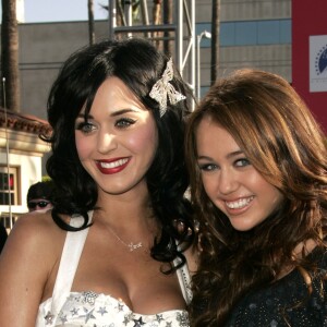 Katy Perry et Miley Cyrus MTV lors des Video Music Awards le 7 septembre 2008