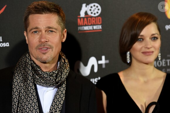 Brad Pitt et Marion Cotillard enceinte lors de la première de "Alliés" (Allied) au cinéma Callao à Madrid, Espagne, le 22 novembre 2016.