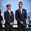 Cristiano Ronaldo et Antoine Griezmann lors de la remise des trophées UEFA du Championnat d'Europe 2016. Cristiano Ronaldo a été élu "Meilleur joueur d'Europe" pour la saison 2015-2016. Monaco, le 25 août 2016.