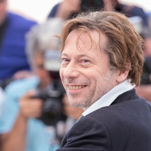 Mathieu Amalric au photocall de "Barbara" lors du 70ème Festival International du Film de Cannes, le 18 mai 2017. © Borde-Jacovides-Moreau/Bestimage