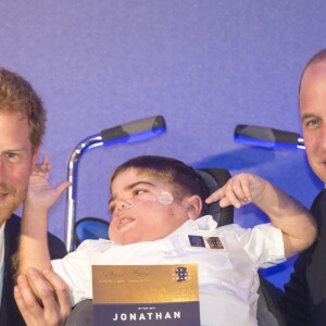 Le prince William, duc de Cambridge et le prince Harry lors de la remise des prix du "The Diana award" à Londres le 18 mai 2017