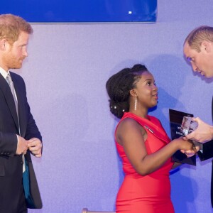 Le prince William, duc de Cambridge et le prince Harry lors de la remise des prix du "The Diana award" à Londres le 18 mai 2017