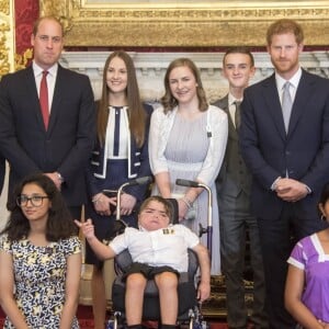 Le prince William, duc de Cambridge et le prince Harry lors de la remise des prix du "The Diana award" à Londres le 18 mai 2017