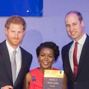 Le prince William, duc de Cambridge et le prince Harry lors de la remise des prix du "The Diana award" à Londres le 18 mai 2017