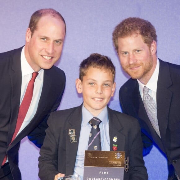 Le prince William, duc de Cambridge et le prince Harry lors de la remise des prix du "The Diana award" à Londres le 18 mai 2017