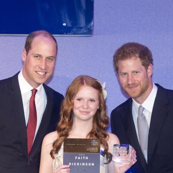 Le prince William, duc de Cambridge et le prince Harry lors de la remise des prix du "The Diana award" à Londres le 18 mai 2017