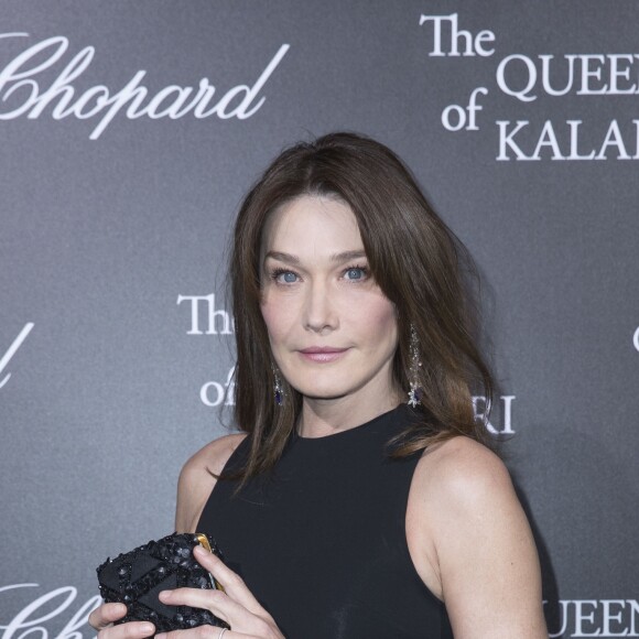 Semi-Exclusif - Carla Bruni-Sarkozy lors du photocall de la présentation de la collection Chopard ''The Queen of Kalahari'' au théâtre du Châtelet à Paris, le 21 janvier 2017. © Olivier Borde/Bestimage