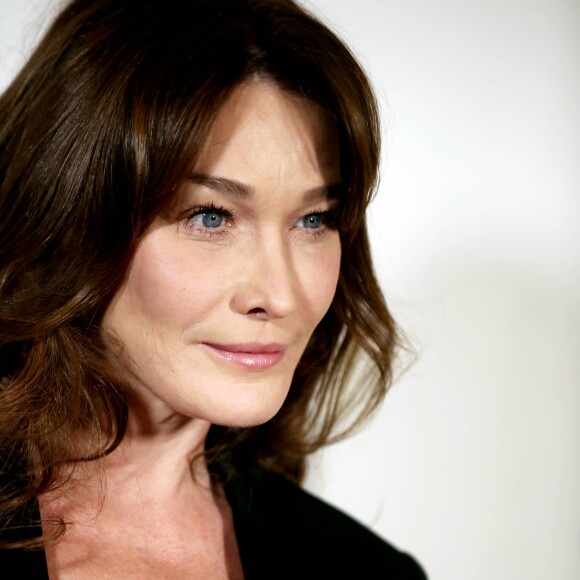 Carla Bruni-Sarkozy - Soirée au profit de l'association "Sur les Bancs de l'Ecole" au Pavillon Gabriel à Paris le 7 novembre 2016. Les chefs et les artistes se mobilisent à la faveur de l'autisme lors de la 6ème édition de l'Autism Charity Gala. © Dominique Jacovides/Bestimage