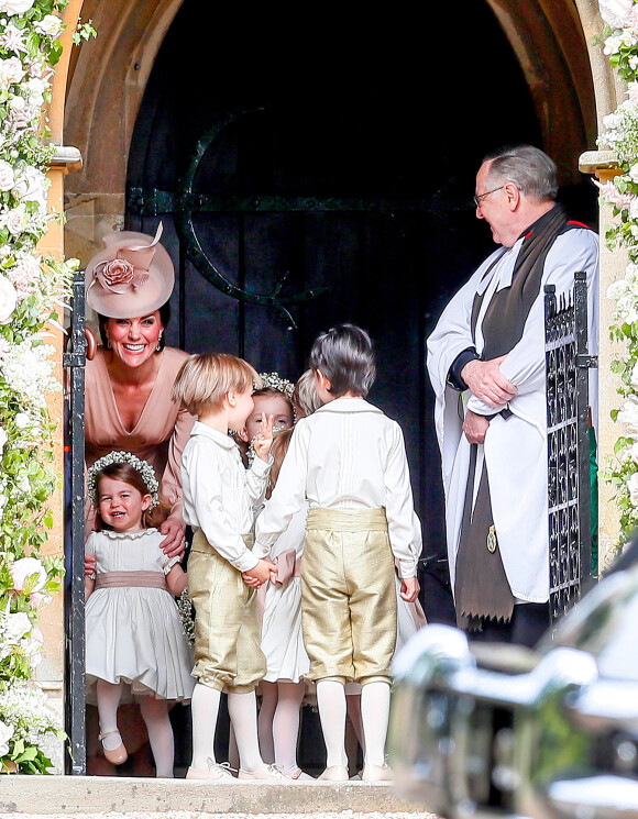 Catherine (Kate) Middleton, duchesse de Cambridge avec sa fille, la princesse Charlotte de Cambridge - Mariage de Pippa Middleton et James Matthews, en l'église St Mark's, à Englefield, Berkshire, Royaume Uni, le 20 mai 2017.