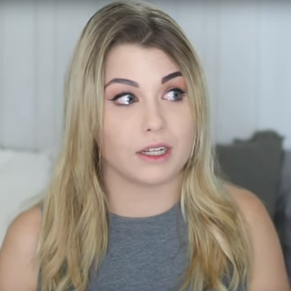 EnjoyPhoenix se confie sur son mal-être dans une vidéo Youtube, postée le 19 mai 2017.