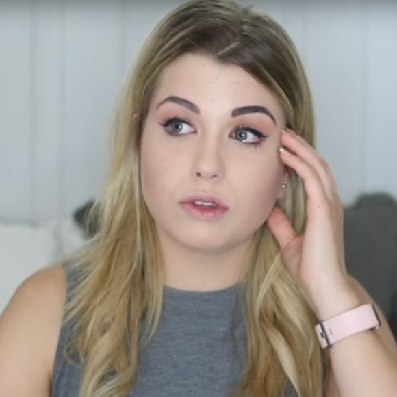 EnjoyPhoenix se confie sur son mal-être dans une vidéo Youtube, postée le 19 mai 2017.