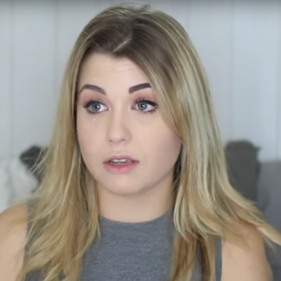 EnjoyPhoenix se confie sur son mal-être dans une vidéo Youtube, postée le 19 mai 2017.