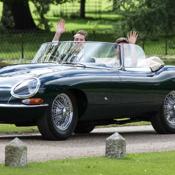 Pippa Middleton et son mari James Matthews dans une Jaguar Type E cabriolet - Mariage de Pippa Middleton et James Matthews, en l'église St Mark, à Englefield, Berkshire, Royaume Uni, le 20 mai 2017.