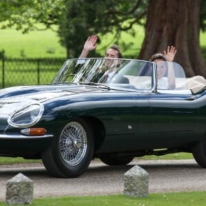 Pippa Middleton et son mari James Matthews dans une Jaguar Type E cabriolet - Mariage de Pippa Middleton et James Matthews, en l'église St Mark, à Englefield, Berkshire, Royaume Uni, le 20 mai 2017.