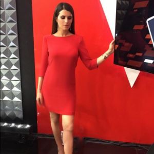 Karine Ferri sublime pour le premier live de The Voice 6 sur TF1, le 20 mai 2017.