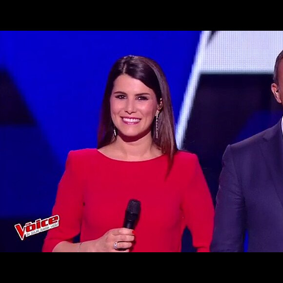 Karine Ferri et Nikos Aliagas font leur retour pour le premier live de The Voice 6 sur TF1, le 20 mai 2017.
