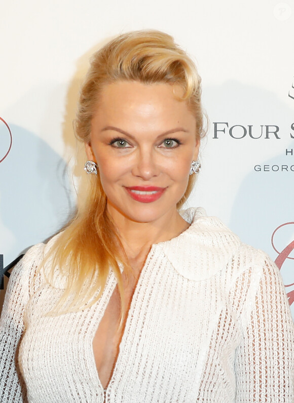 Pamela Anderson lors du photocall de la 8ème édition du "Global Gift Gala" à l'hôtel Four Seasons George V à Paris, le 16 mai 2017. © Marc Ausset-Lacroix/Bestimage