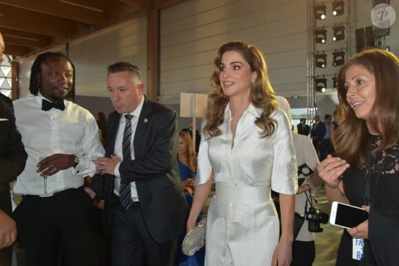 La reine Rania de Jordanie - Défilé de mode de la fondation "Fashion for Relief" à l'aéroport de Cannes-Mandelieu, en marge du 70e Festival International du Film de Cannes. Cannes, le 21 mai 2017.