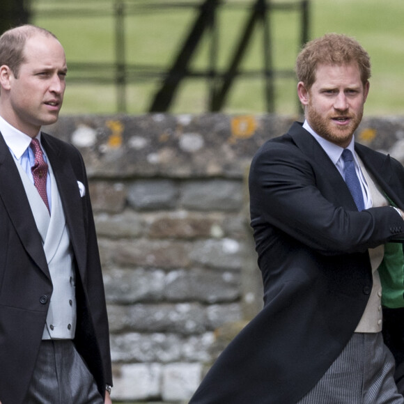Le prince Harry a assisté le 20 mai 2017 au mariage de Pippa Middleton et James Matthews à l'église St Mark d'Englefield sans sa compagne Meghan Markle, qui attendait à Englefield House non loin de là et a ensuite pris part avec lui à la fête chez les Middleton, à Bucklebury.