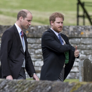 Le prince Harry a assisté le 20 mai 2017 au mariage de Pippa Middleton et James Matthews à l'église St Mark d'Englefield sans sa compagne Meghan Markle, qui attendait à Englefield House non loin de là et a ensuite pris part avec lui à la fête chez les Middleton, à Bucklebury.