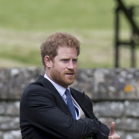 Le prince Harry a assisté le 20 mai 2017 au mariage de Pippa Middleton et James Matthews à l'église St Mark d'Englefield sans sa compagne Meghan Markle, qui attendait à Englefield House non loin de là et a ensuite pris part avec lui à la fête chez les Middleton, à Bucklebury.