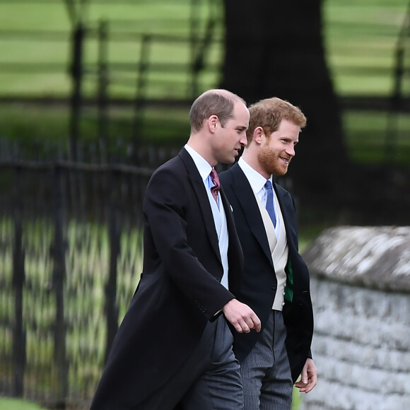 Le prince Harry a assisté le 20 mai 2017 au mariage de Pippa Middleton et James Matthews à l'église St Mark d'Englefield sans sa compagne Meghan Markle, qui attendait à Englefield House non loin de là et a ensuite pris part avec lui à la fête chez les Middleton, à Bucklebury.