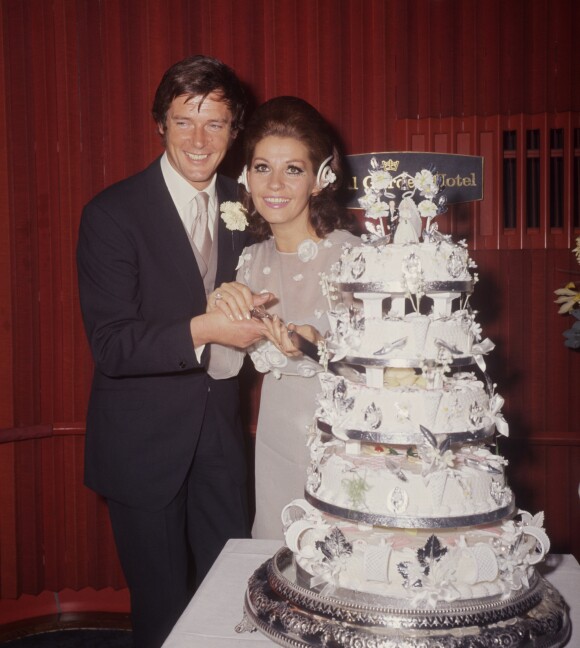 Roger Moore et Luisa Mattioli lors de leur mariage en avril 1969.