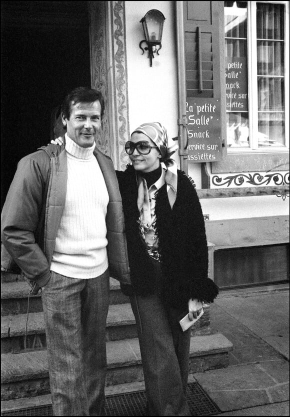 Roger Moore et Luisa Mattioli à Gstaad en 1975.
