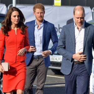 Kate Catherine Middleton, duchesse de Cambridge, le prince Harry, le prince William, duc de Cambridge, arrivent à la Global Academy à Hayes, pour soutenir la campagne Heads Together. Le 20 avril 2017