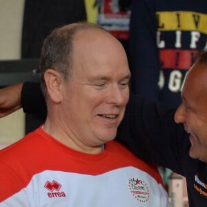 Le prince Albert II de Monaco avec la coupe des vainqueurs - Traditionnel match de football caritatif opposant l'A.S. Star Team for Children à l'Association Mondiale des Pilotes de F1, au stade Louis II, à Monaco, le 23 mai 2017. © Michael Alesi/Bestimage