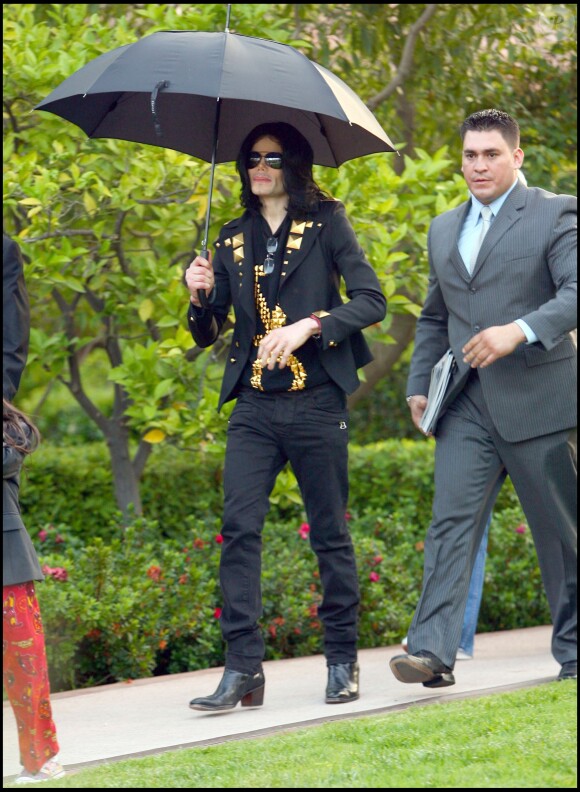 Michael Jackson dans les rues de Beverly Hills, le 15 mai 2009
