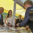Le roi Felipe VI et la reine Letizia d'espagne reçoivent le président portugais Marcelo Rebelo de Sousa à l'occasion de l'inauguration du salon du livre à Madrid le 26 mai 2017
